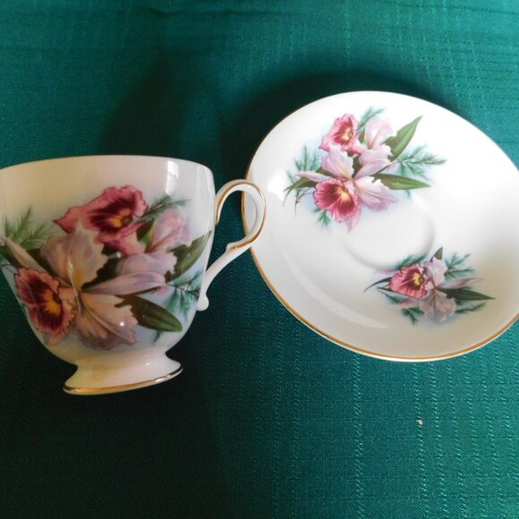 Roslyn pink purple flower cup saucer VGU - Picture 4 of 7